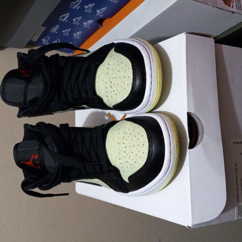 Womens Jordan 1